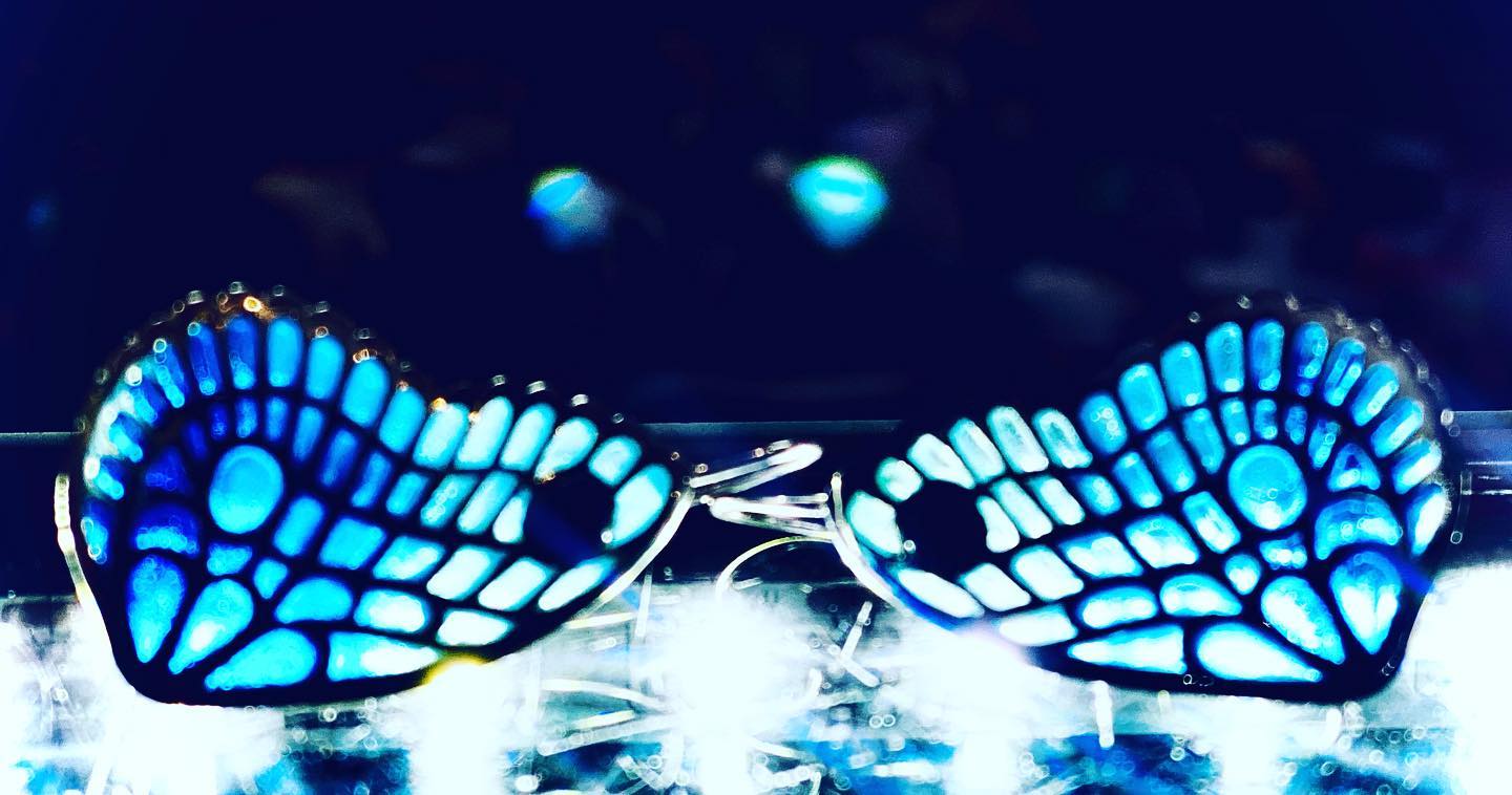 QUE TUS ALAS TE LLEVEN LEJOS